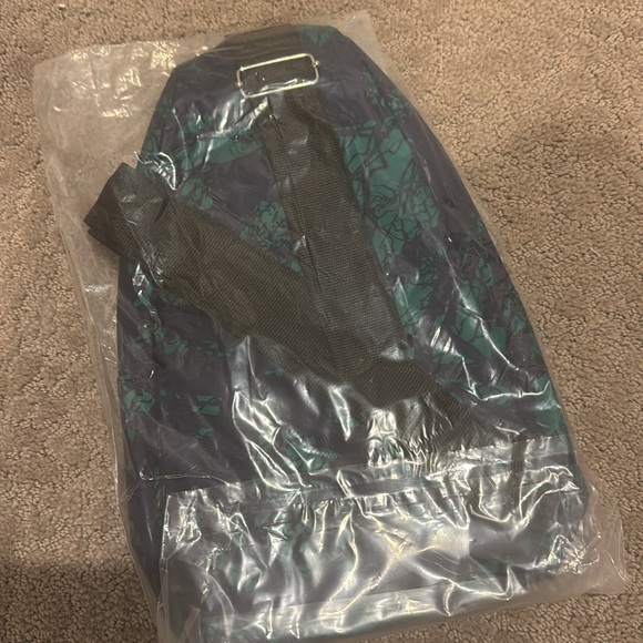 ADIDAS small on the go bag blue and green - Picture 2 of 3